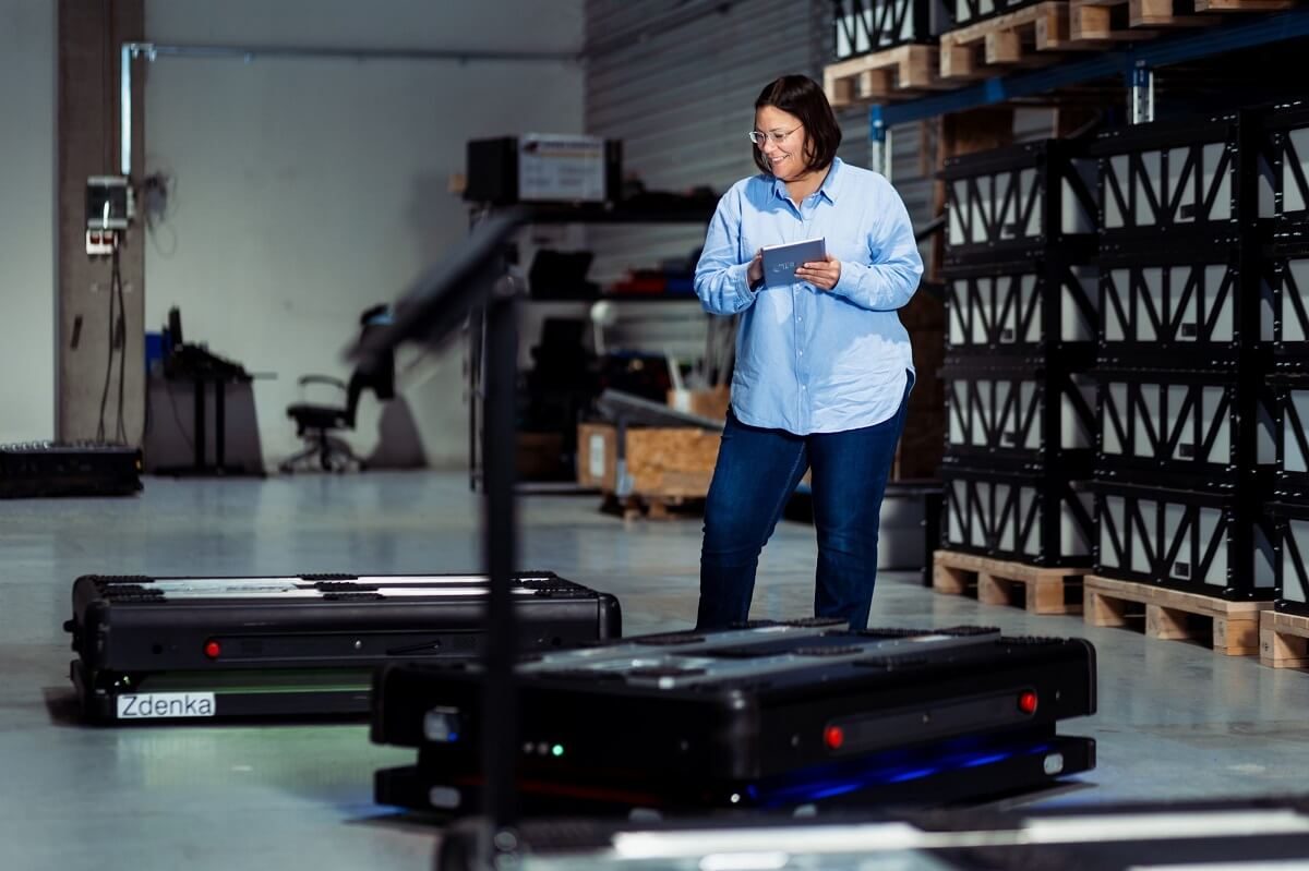 warehouse-robotics-case-picking