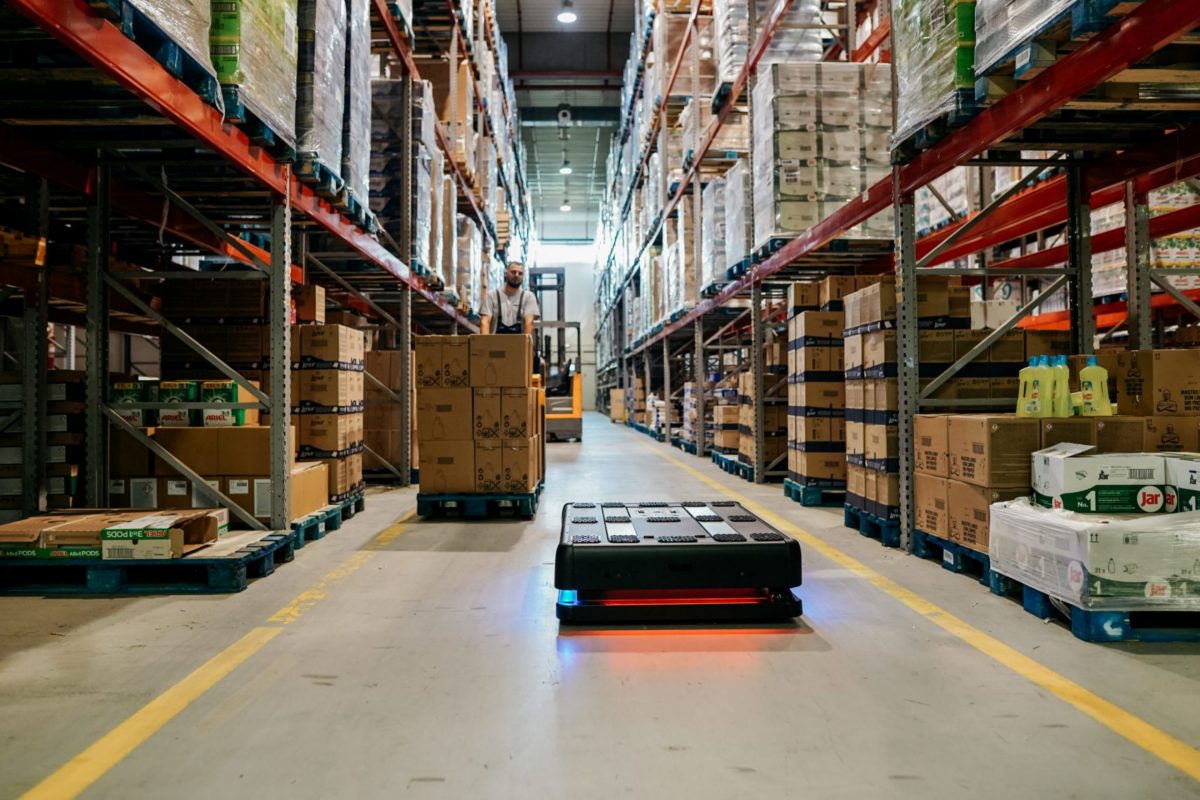 autonomni-robot-gideon-brothersa-u-distribucijskom-centru-orbica-e1568211099137-28000-c-default